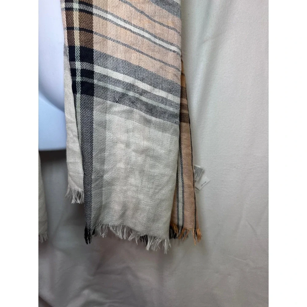 American Eagle‎ Outfitters Plaid Scarf Peach Black White Tan Fringe One Size